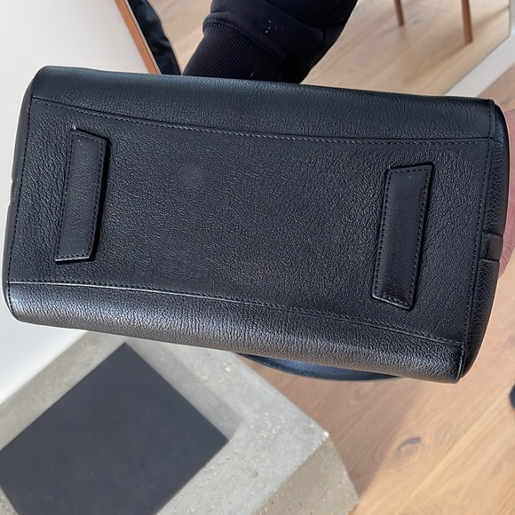 GIVENCHY Antigona Small Bag in Goatskin Black - Picture 5 of 8